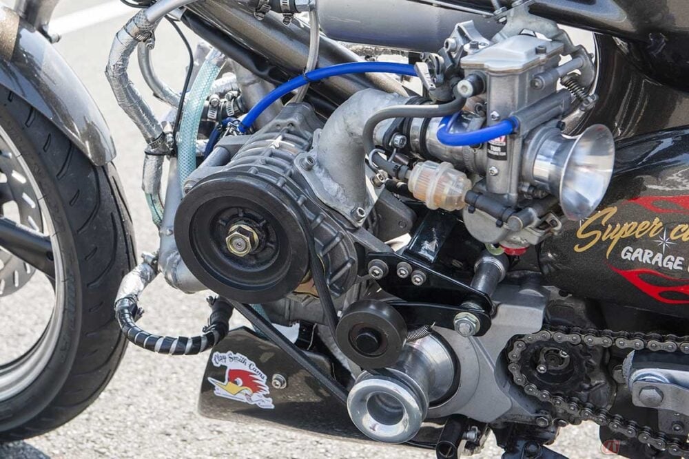 半世紀以上前に登場したホンダ「行灯カブ」をスーパーチャージャー＋