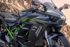 200PSの超絶パワーと燃費性能を両立!! カワサキ独自のバランス型
