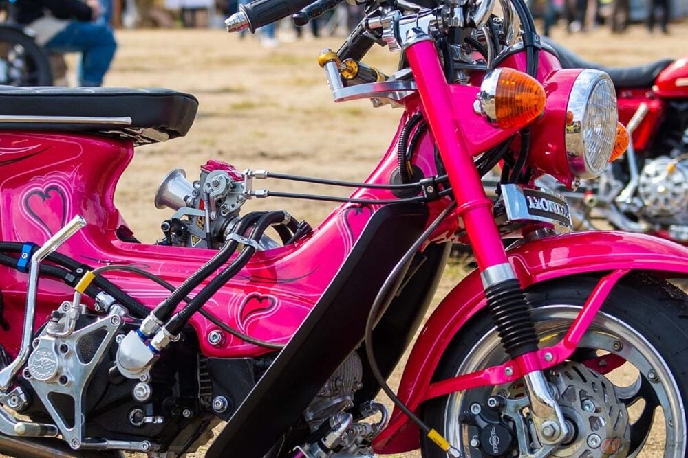 完成された車体に隠れる小技の数々!! 妖艶さすら漂うホンダ「シャリィ 