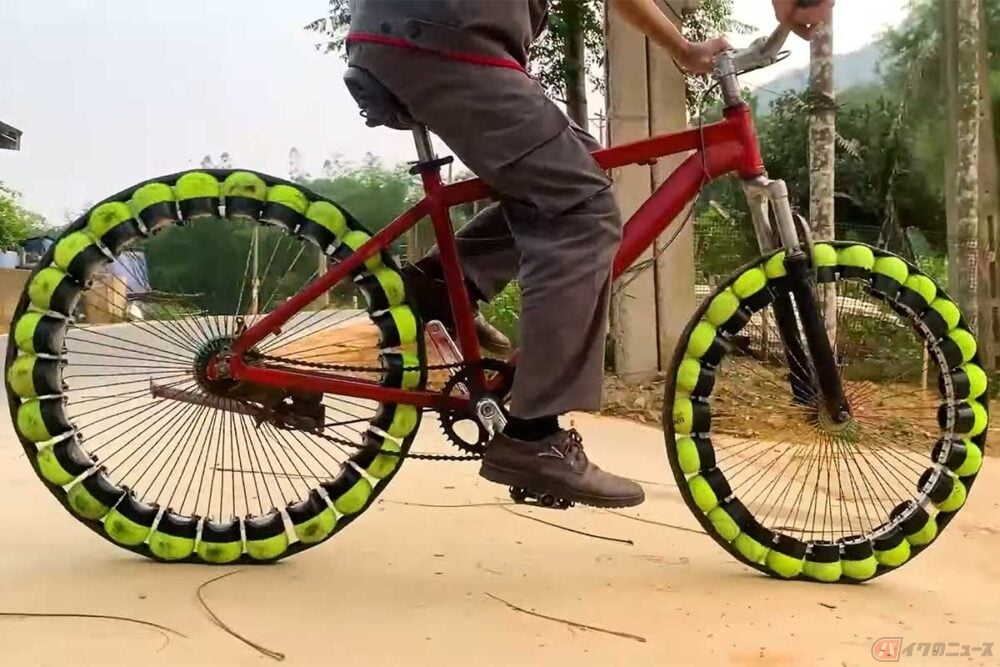 世紀末 デコチャリ 自転車 ジャンクスタイル 改チャリ カスタム スチームパンク 魔改造チャリは乗り心地ヨシ!? リムいっぱいにテニスボールを貼り付け