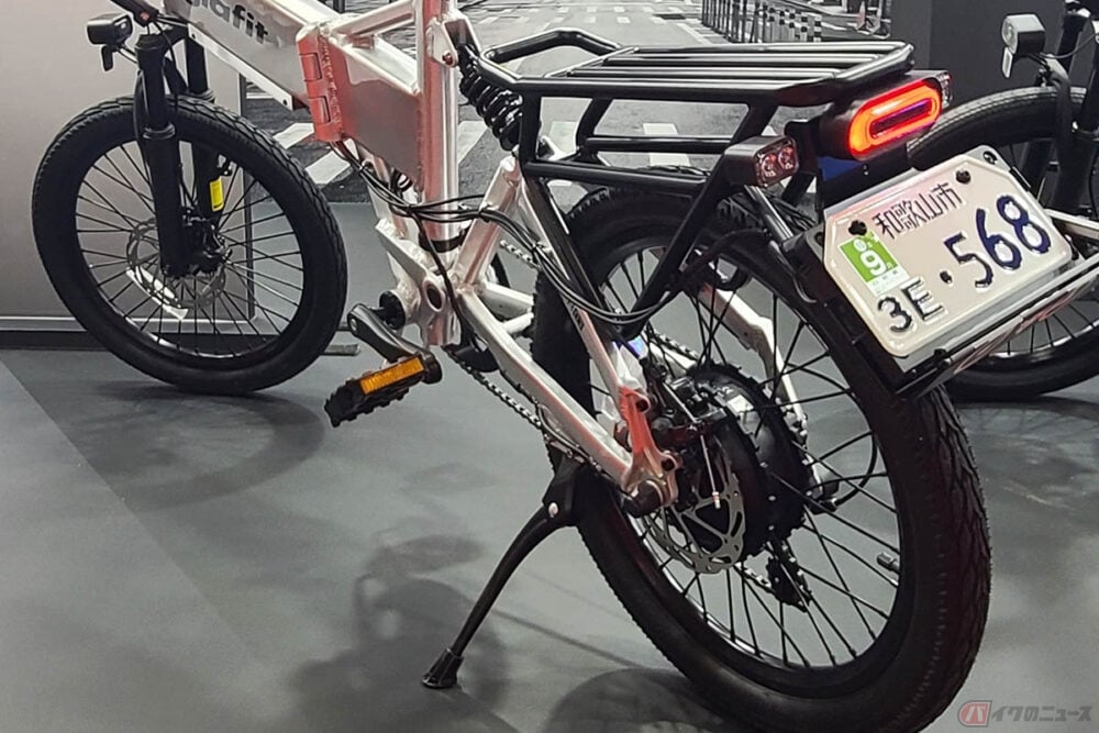 原付バイクと自転車の“二刀流”!! 車両区分を“合法的”に変えられる