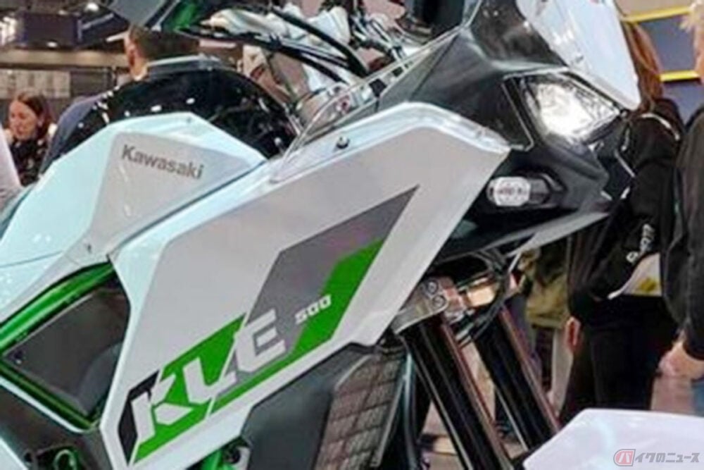 カワサキ「”新型”アドベンチャーモデル」日本導入!! ラリースタイルの