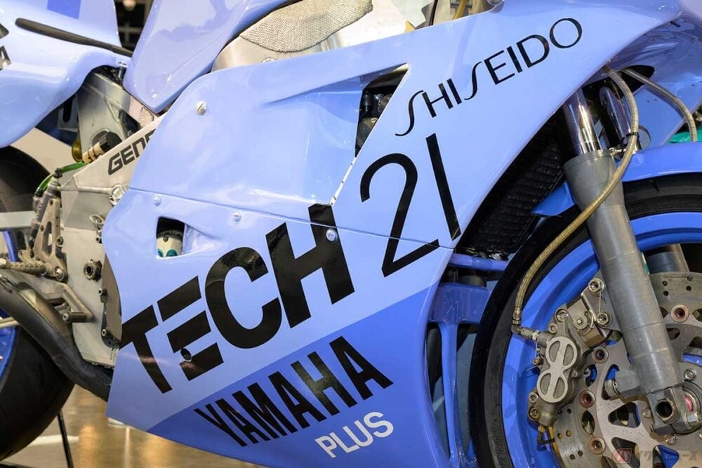 TECH21」カラーで沸いた!! 伝説の“鈴鹿8耐レーサー”ヤマハ「FZR750