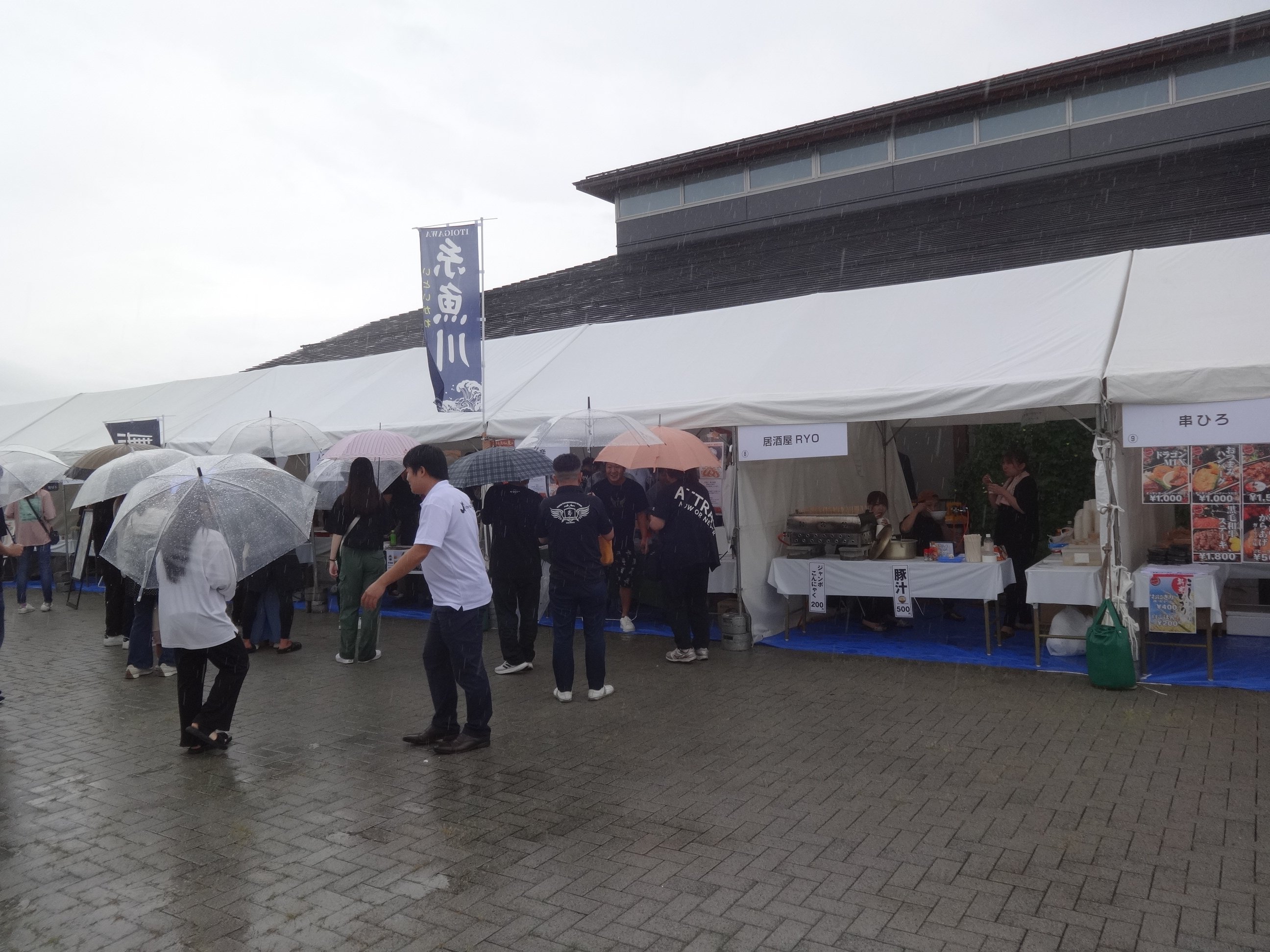 全国から1300人の商工会青年部が結集　「五泉らしく最大限のおもてなし」　食や県内外の物産品ずらり　新潟・五泉市