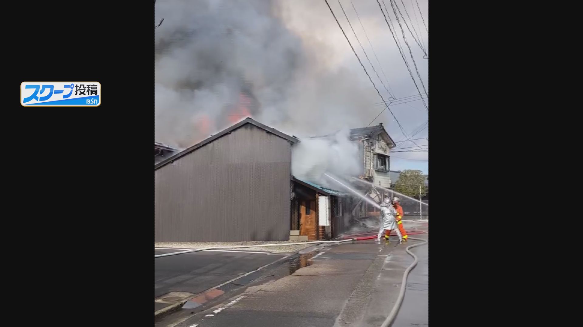 新潟県加茂市で3棟焼く火事　火元の家に住む女性がやけどを負い搬送