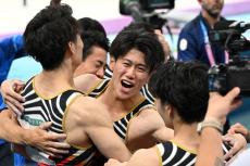 橋本大輝は「すべての経験を成長へと繋げてくれている」冨田洋之が語る体操男子“逆転金メダル”をつかんだ5人の“強さ”