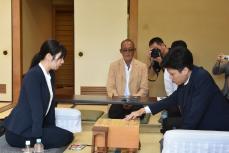 西山朋佳女流三冠はプロ編入試験第1局で勝利　意外と知らない「女流棋士」と「女性棋士」の違いとはなにか