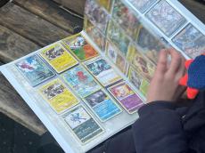 「現金は邪魔だが、ポケモンカードなら…」子どものおもちゃを“マネーロンダリングの道具”として活用する「振り込め詐欺グループの特殊事情」