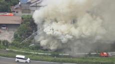 【速報】住宅火災で激しい炎と煙　住人の70代夫婦は外出中で無事　愛知・清須市
