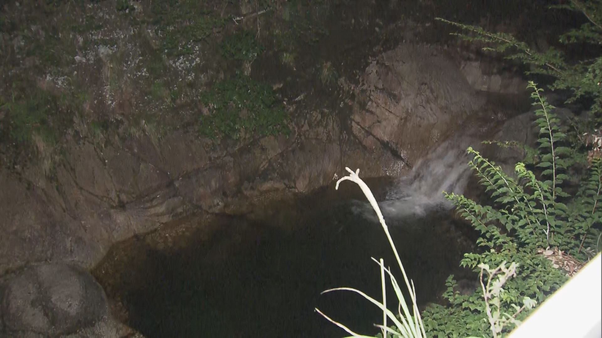 溺れかけた友人を助けようと　川に入った男子高校生が溺れて死亡　三重・亀山市