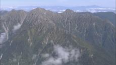 奥穂高岳から下山中に61歳男性が約20メートル滑落　霧で救助難航 一夜明けヘリで…首の骨を折ったとみられるが命に別状なし