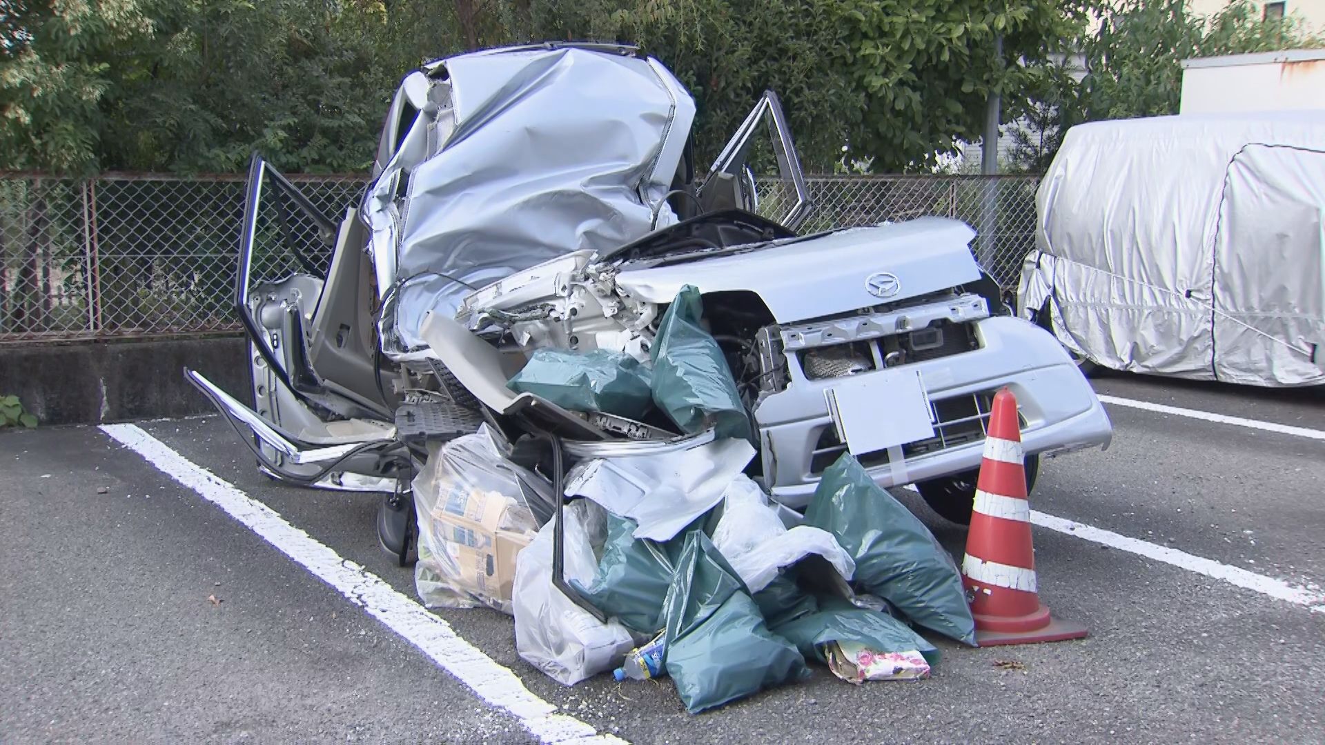 77歳祖母と孫の6歳男児が死亡 親戚の家に向かう途中で追突事故 車は大きくつぶれる 岐阜・関市