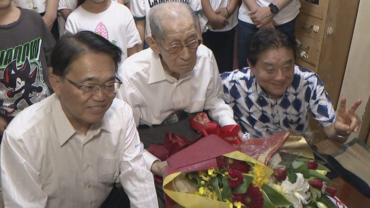 敬老の日を前に　大村知事と河村市長が100歳をお祝い　長寿の秘訣を聞かれ「別に何もやらない」