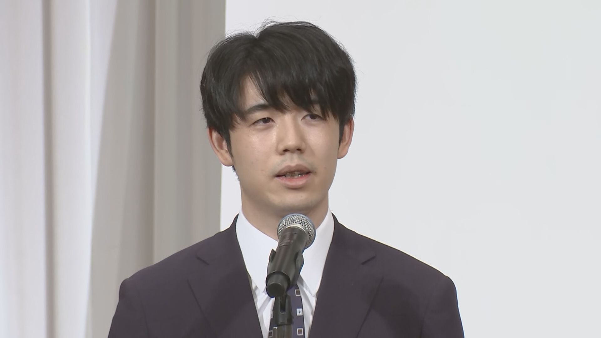 藤井聡太七冠 “デビュー30連勝を止めた男”佐々木勇気八段と対局 竜王戦七番勝負が始まる 優勝賞金は4400万円