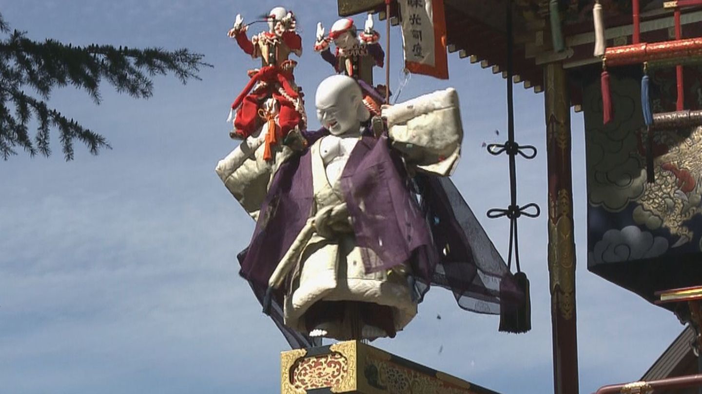 2日目を迎えた｢秋の高山祭｣　屋台が勢揃いする｢曳き揃え｣や｢からくり奉納｣に観光客から歓声　岐阜・高山市