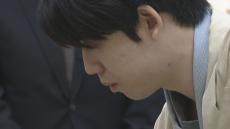 藤井聡太七冠４連覇目指す　将棋界最高峰タイトル戦「竜王戦七番勝負」第２局２日目　佐々木八段の６１手目封じ手開封で再開