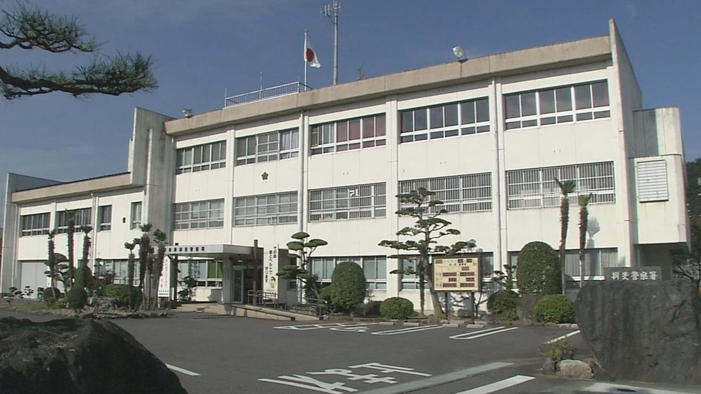 トンネル内で大型バイク転倒　運転の53歳男性が意識不明に　岐阜・揖斐川町