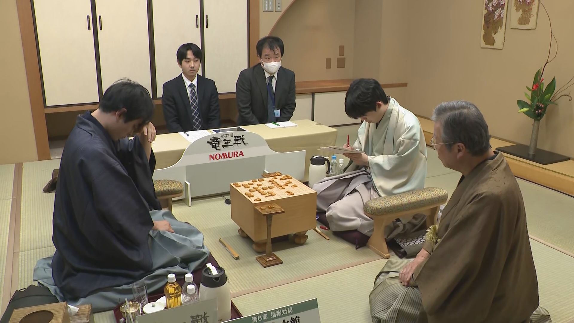 勝てば4連覇　藤井聡太七冠「竜王戦」 佐々木勇気八段との第6局　初日の対局が終了　12日夜に決着の見込み