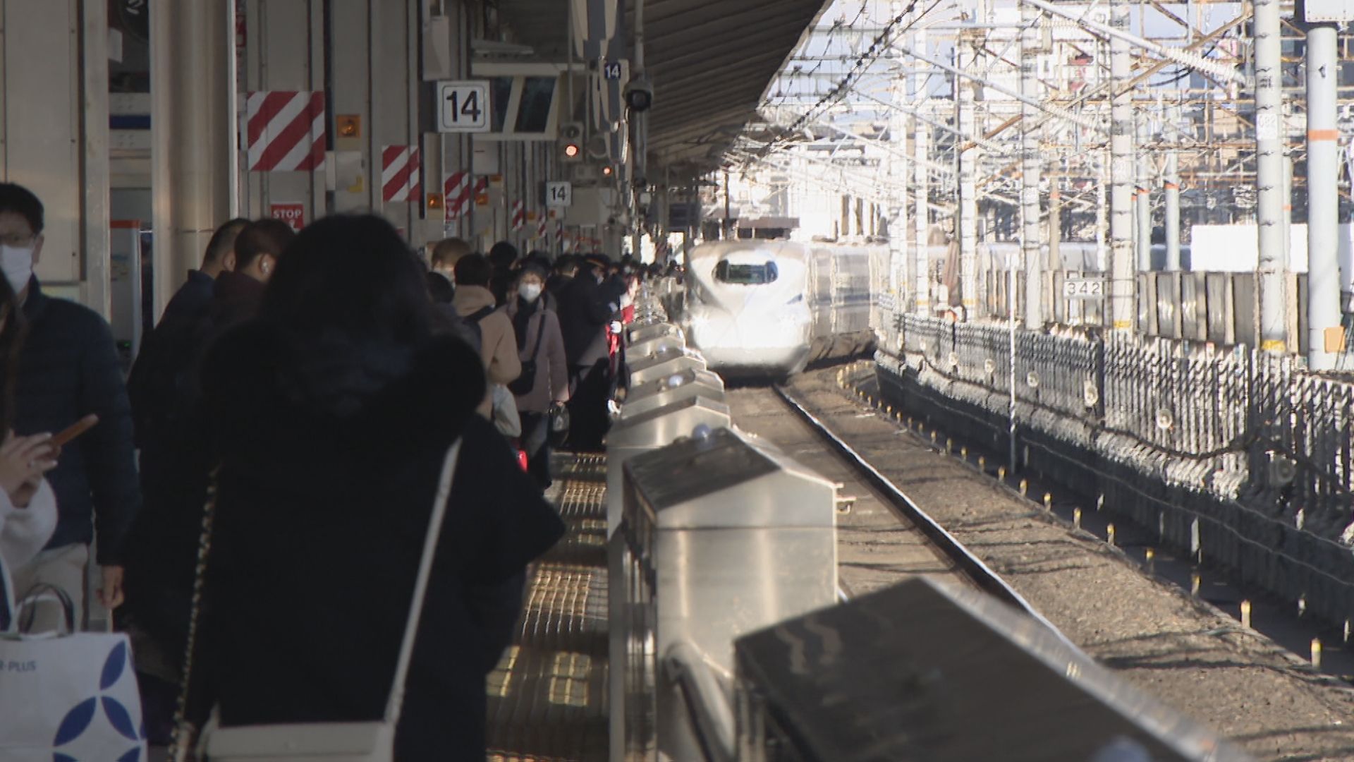 “最大9連休”の年末年始　Ｕターンラッシュがピーク　JR名古屋駅・新幹線ホームが混雑　中部空港・帰国ラッシュがピーク