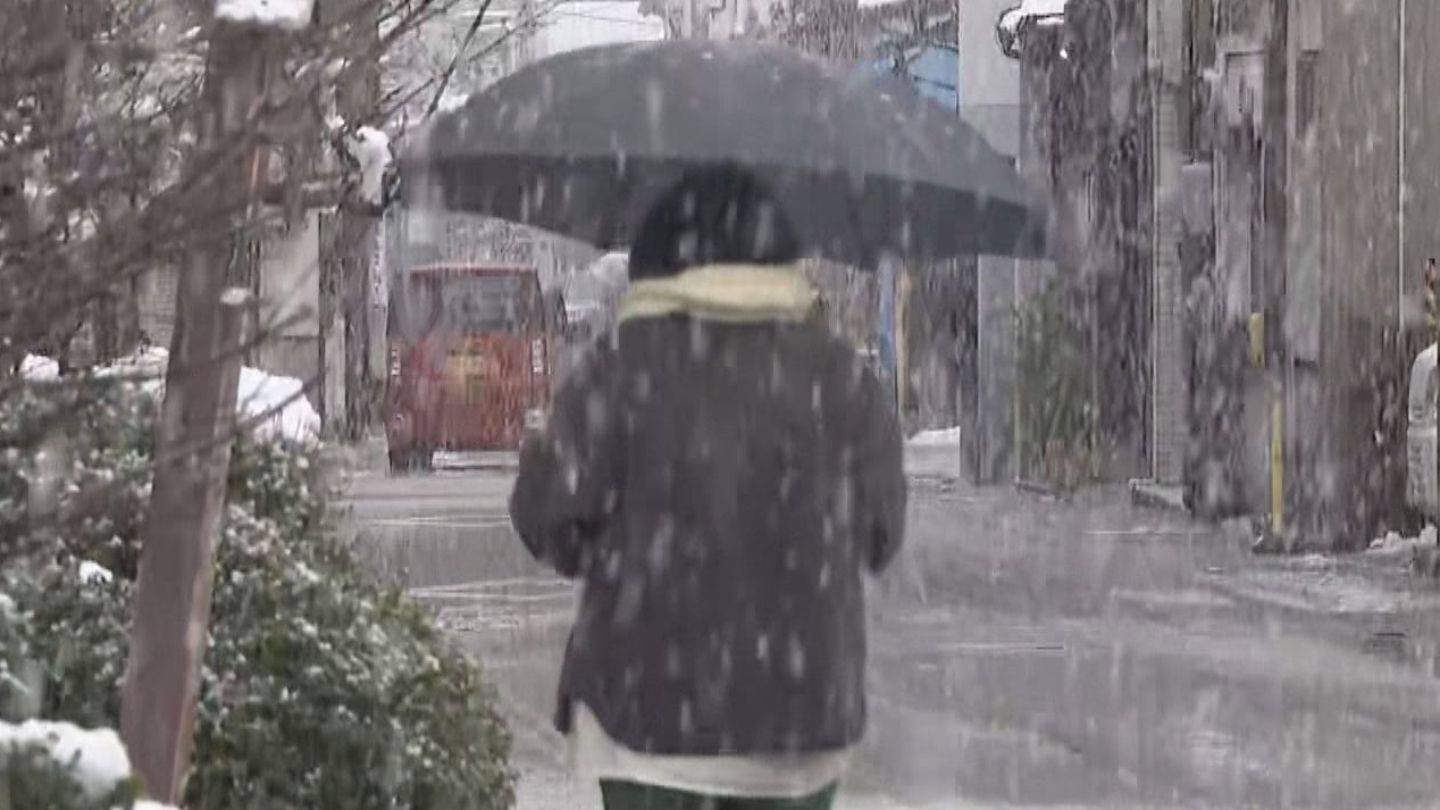 最強寒波襲来で岐阜県で大雪　郡上市では平年の2.4倍の積雪1メートル1センチ　道路は「横滑りで大変」