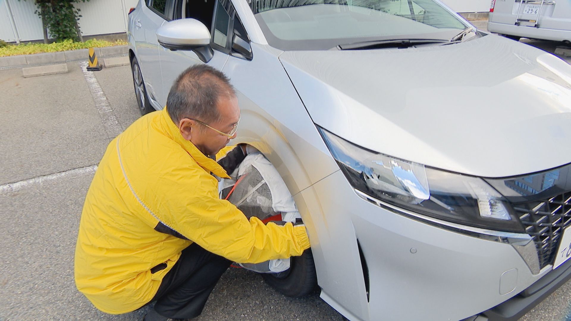 雪が降って車の運転で注意することは？「意外に滑りやすいのは立体駐車場と側溝の蓋」ロードサービスのプロに聞いた