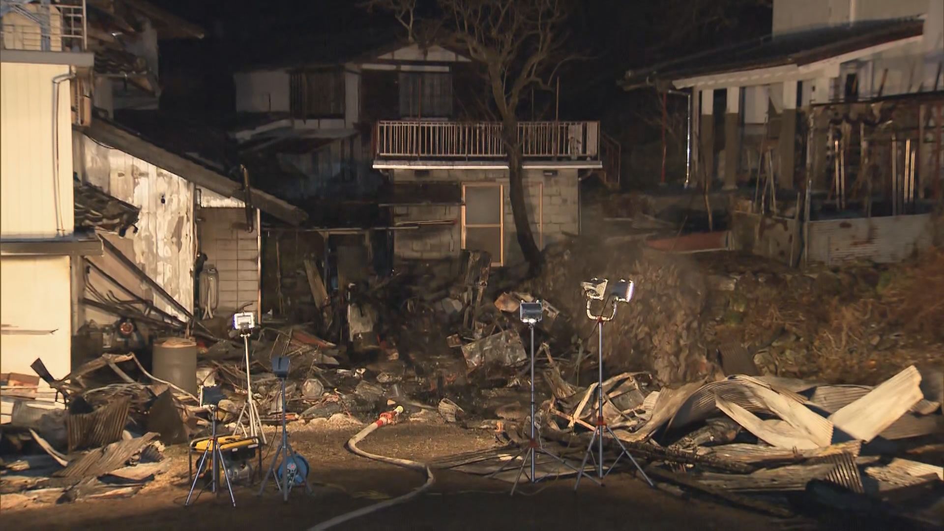 岐阜・恵那市で火事　住宅の一部が燃える　敷地内の倉庫は全焼　けが人なし