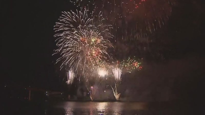 木更津港まつり　約１万３０００発の花火が夜空を彩る