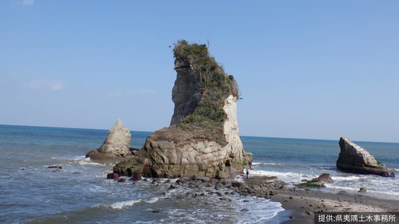 人気撮影スポット「夫婦岩」崩れる 地震の影響か／千葉県いすみ市