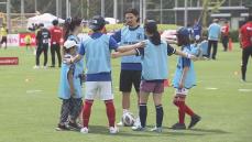 サッカー日本代表選手ら ボールで親子との絆つなぐ　千葉市