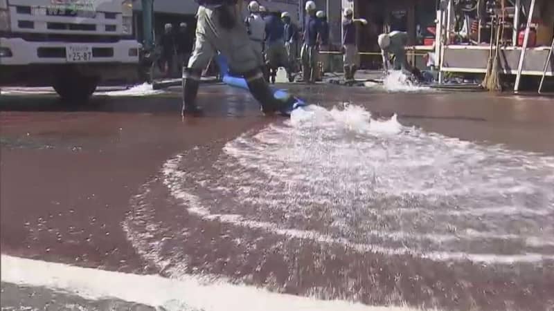 松戸市中心部で水道管破裂か 道路に水あふれる　千葉県