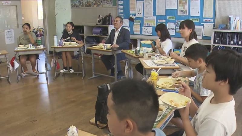 “街づくりに子どもたちの意見を”　町長と児童が給食時に交流　千葉県栄町