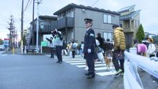 冬休み明け「車に気をつけて」 警察官が通学路で児童を見守り　千葉県松戸市　