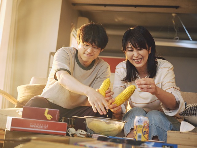 松たか子＆松村北斗の温かい日常とキュンシーン『ファーストキス』場面写真一挙公開