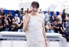綾瀬はるか、カンヌで圧巻の美！白のドレスを可憐に着こなす【第79回