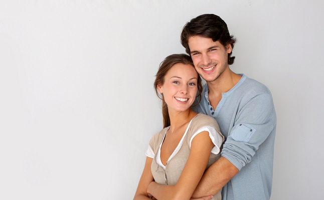 やたら彼女にボディタッチする男性の心理を解説 人前でハグ 髪に触れる 記事詳細 Infoseekニュース