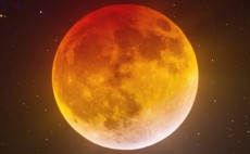 明日は皆既月食！月食に隠された意味と12星座別の影響とは？【恋占ニュース】