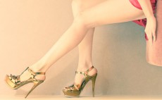 靴は女性器の象徴！かかとがすり減るとヤリマンに見える!?【恋占ニュース】
