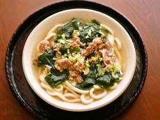 【元気が出る肉うどんレシピ】 スープが絶品「わかめビーフうどん」 韓国料理のわかめスープをアレンジ