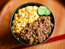 【京丹後地方の郷土料理レシピ】 ごはんが進む「サバそぼろ丼」 サバ缶で簡単に作れるそぼろが美味