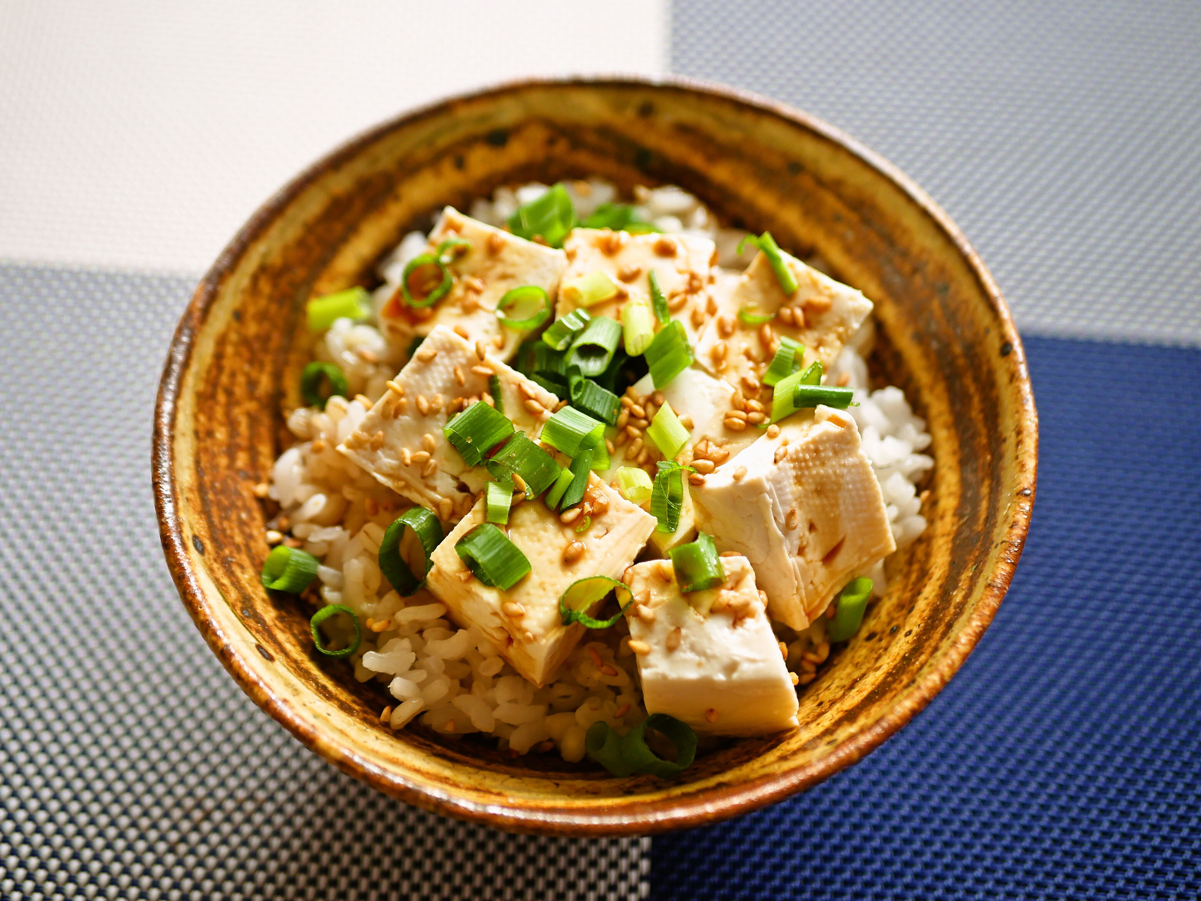 【レシピ】豆腐のっけごはん 禁断のスピード丼！ “即席だし醤油”でさらにおいしい