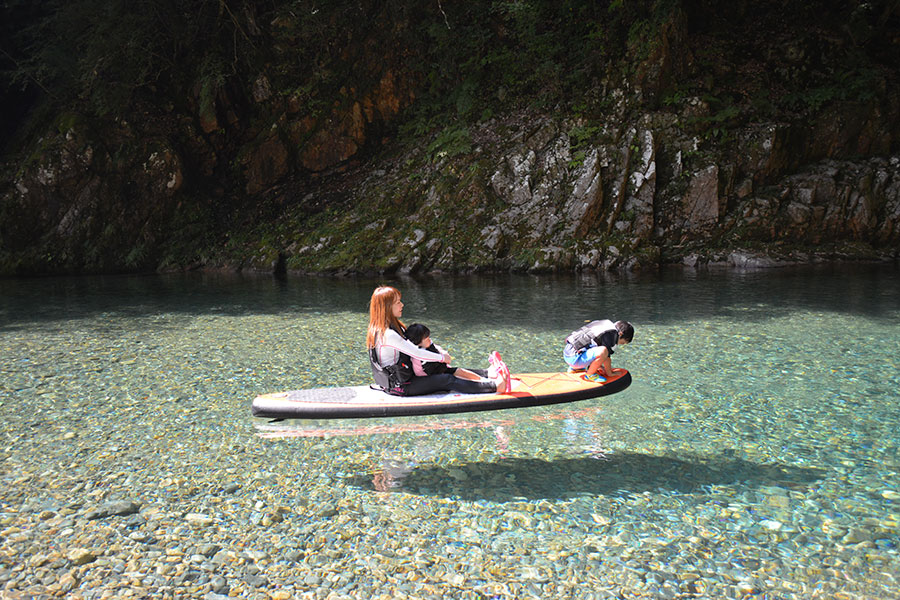 【岐阜県 2024年版】 夏の絶景・風物詩10選「板取川」浮遊しているかのような水の透明度