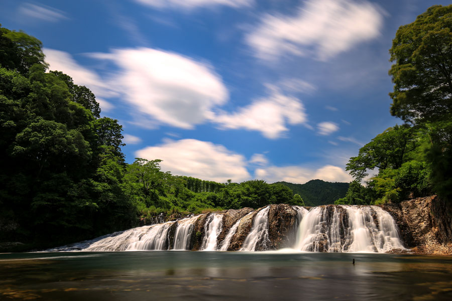【愛知県 2024年版】 夏の絶景・風物詩10選「蔦の渕」奥三河のナイアガラと称される大滝