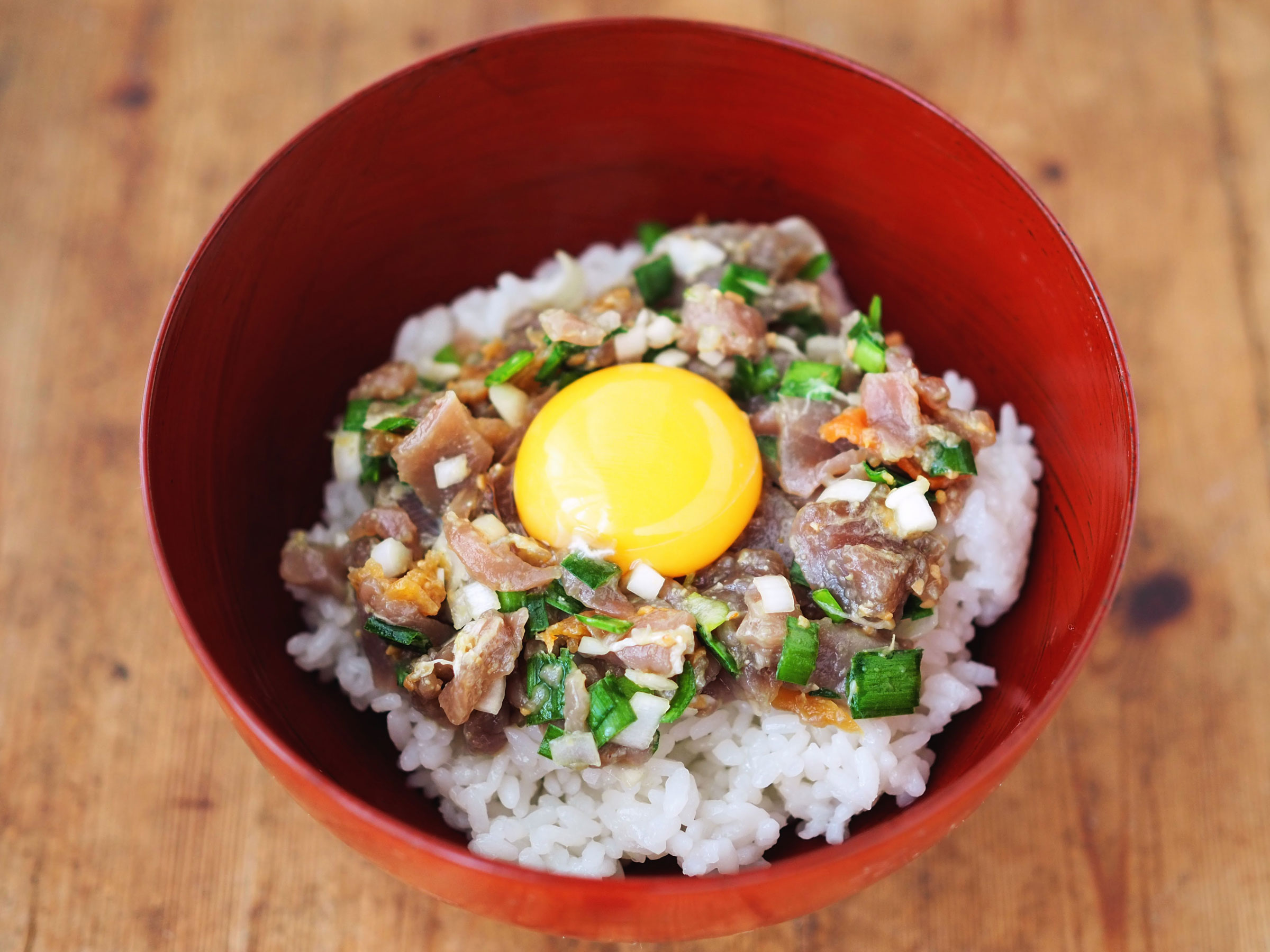 【ピリ辛 韓国風ごはんレシピ】 カツオとにらのユッケ丼 香味野菜多めがいい！