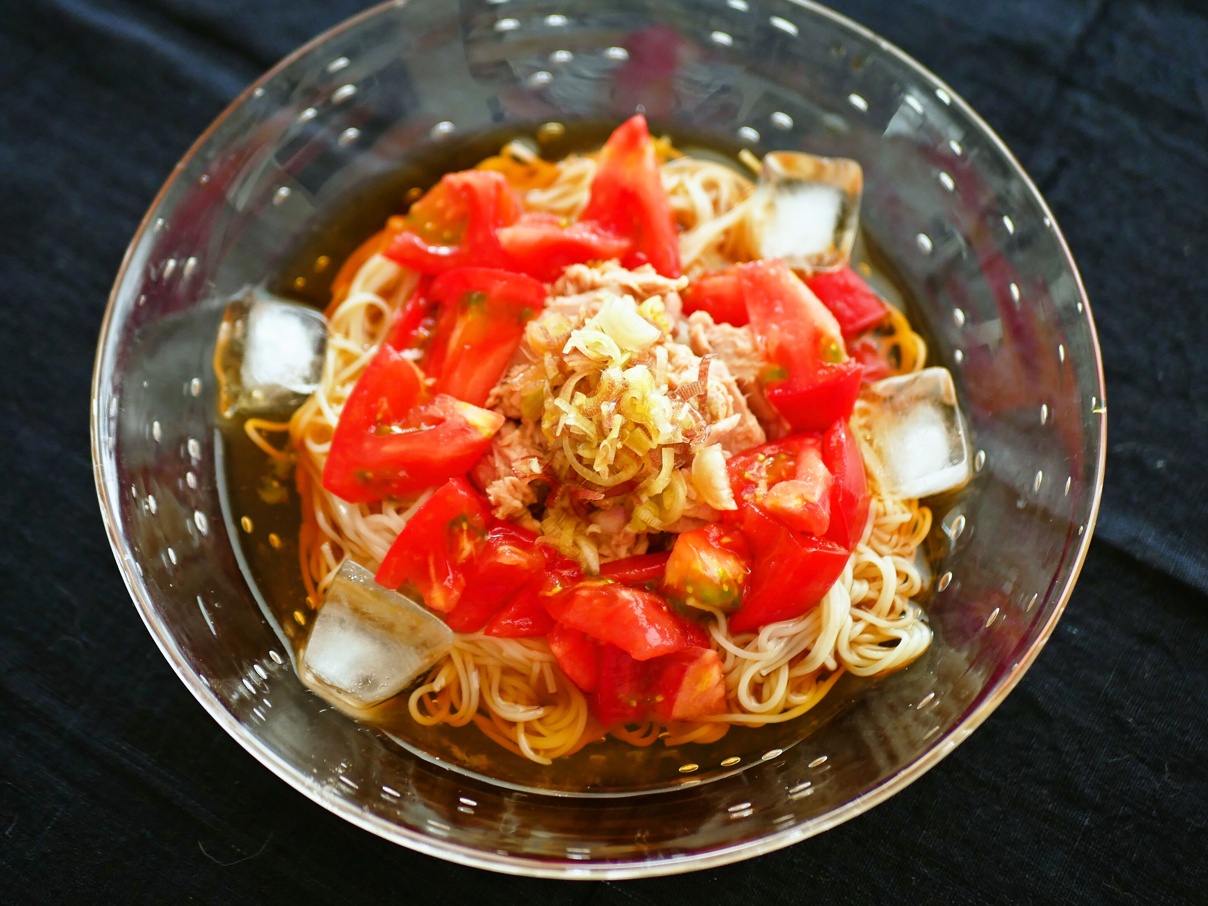 【つるりと夏のそうめんレシピ】 トマトツナのっけそうめん オリーブオイル＆ミョウガが最高