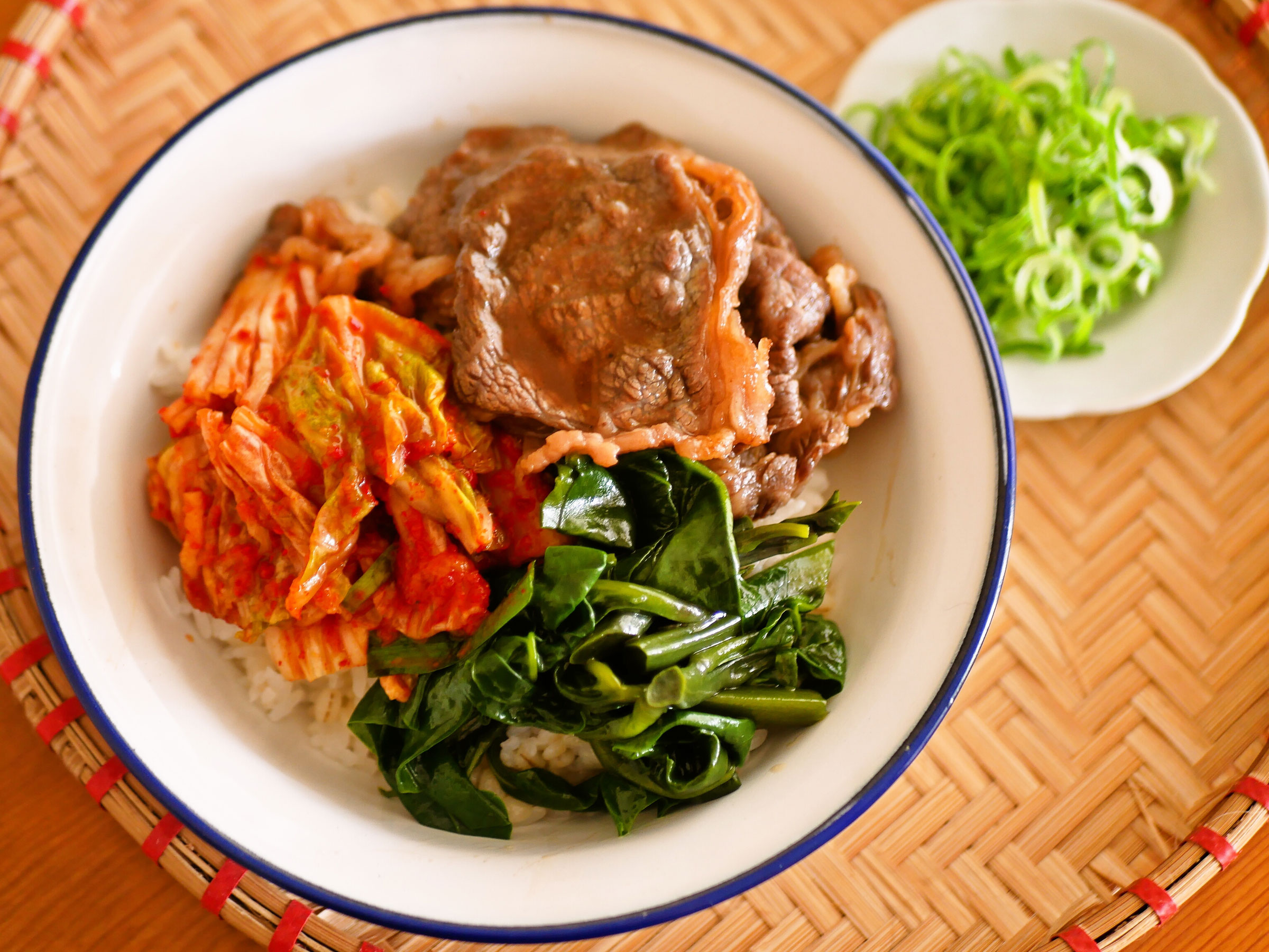 【ごはんが進むやみつき丼レシピ】 焼肉、キムチ、野菜ナムルの三色丼 野菜ナムルは好きなもので作ろう！