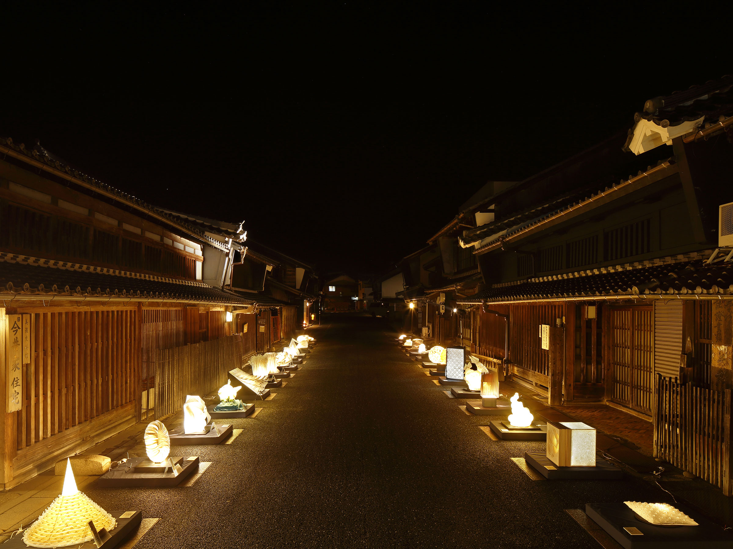 【岐阜県 2024年版】秋の絶景・風物詩10選。江戸の街並みが“和紙あかり”に染まる