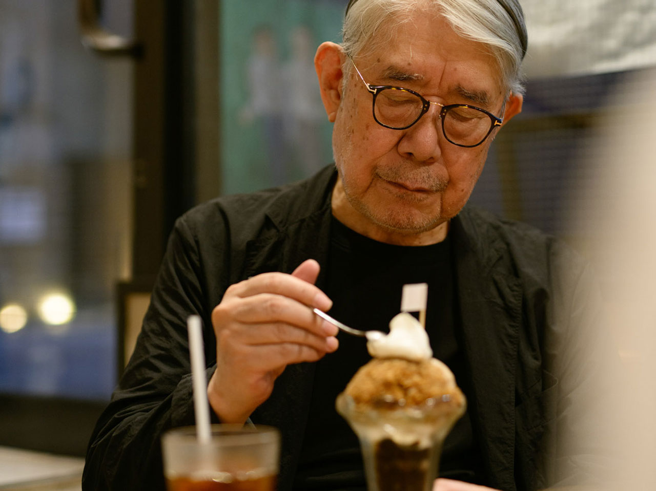 「コーヒーとパフェを食べたいな」喫茶店好きの松本隆が30分並んだ“鎌倉パフェ”の味