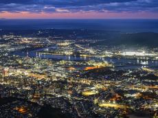 【福岡県・2025年版】冬の絶景・風物詩10選。日本新三大夜景と星空の共演は、まるで宝石箱のよう