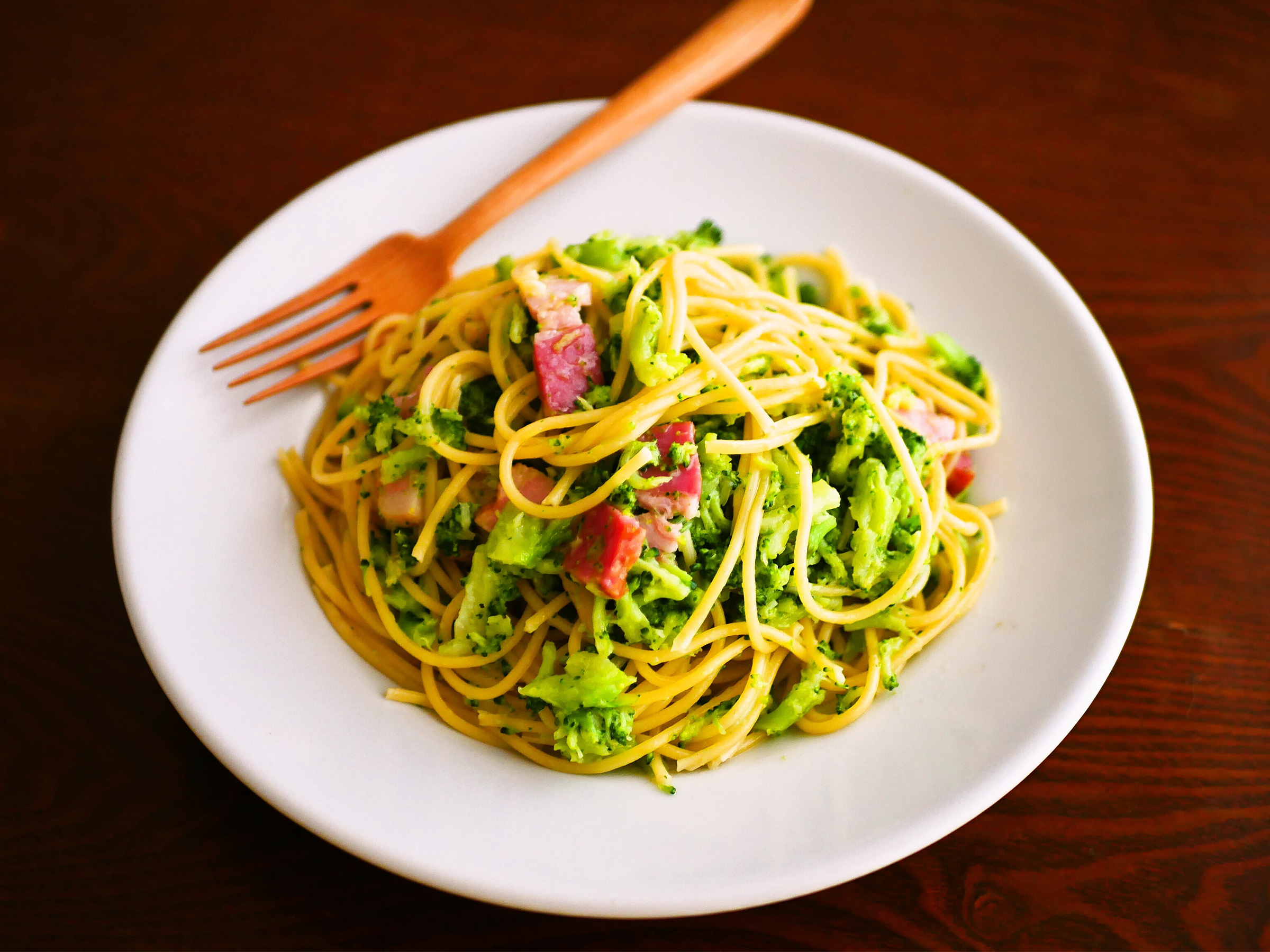 「冷凍ブロッコリー」をくたくたに煮てソース代わりに！ 食べ応えも十分【野菜たっぷりパスタレシピ】