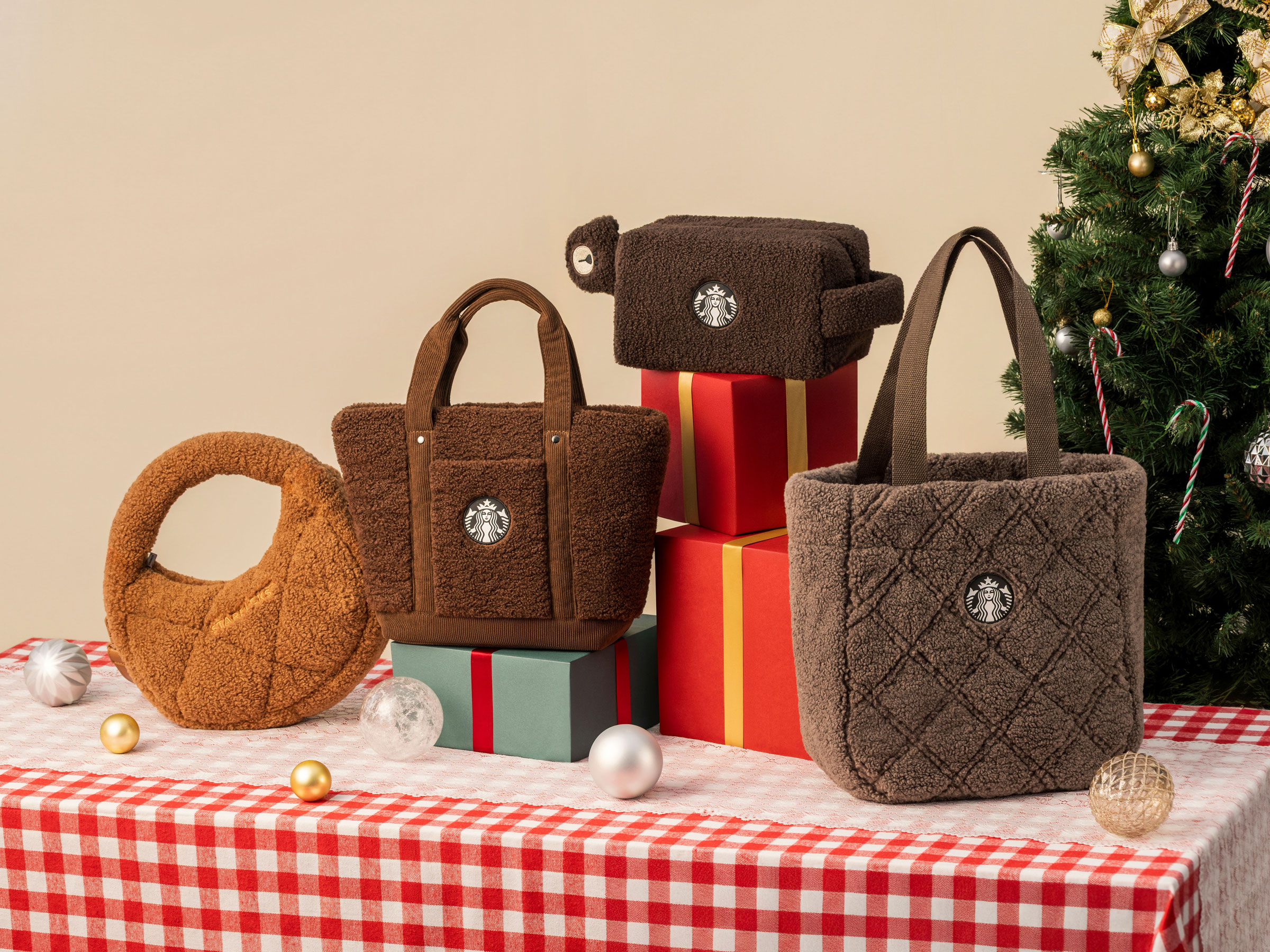 台湾スタバのクリスマスグッズがかわいすぎ！ 2025年限定のボアバッグ